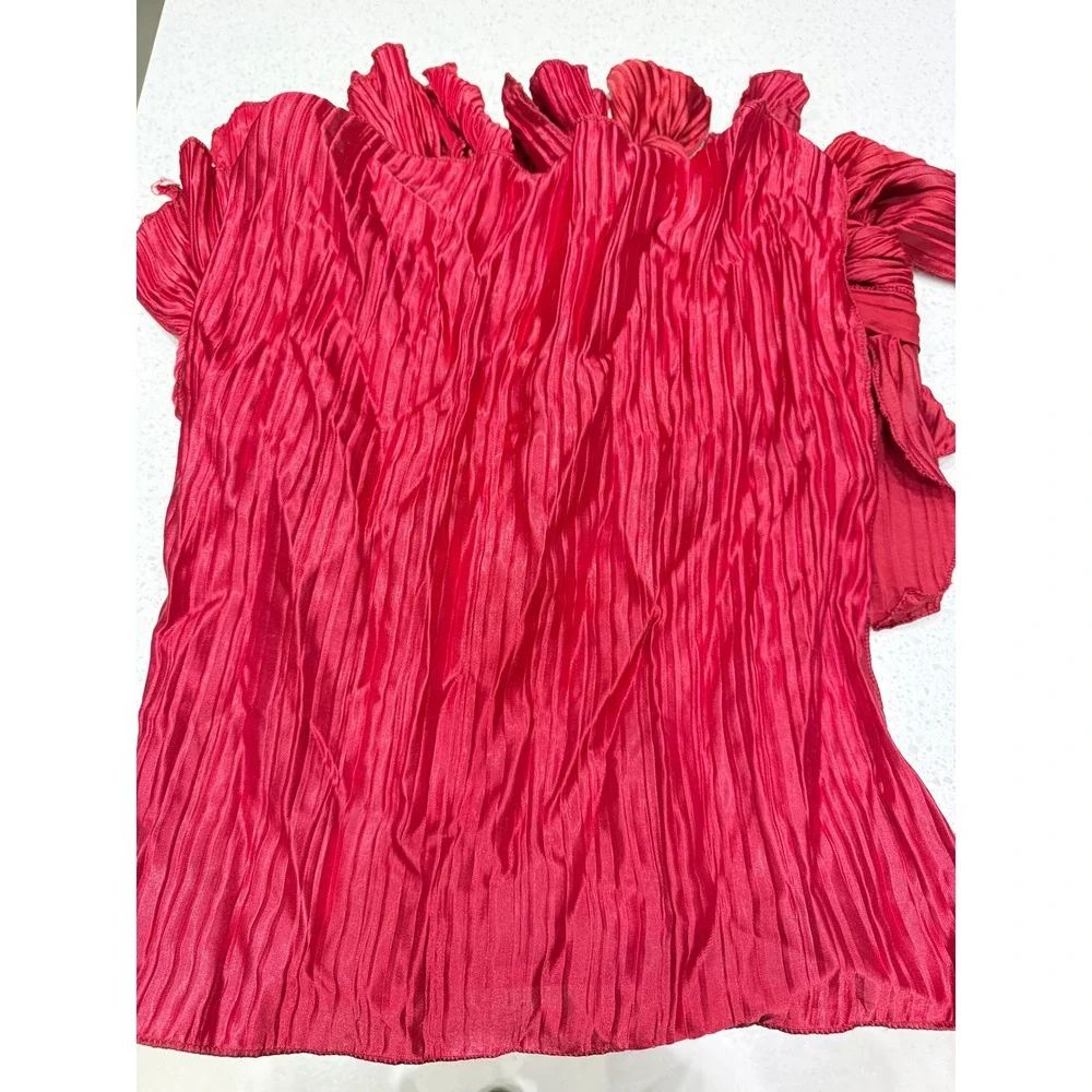 Set of 12 Red Satin Pleated Napkins‎